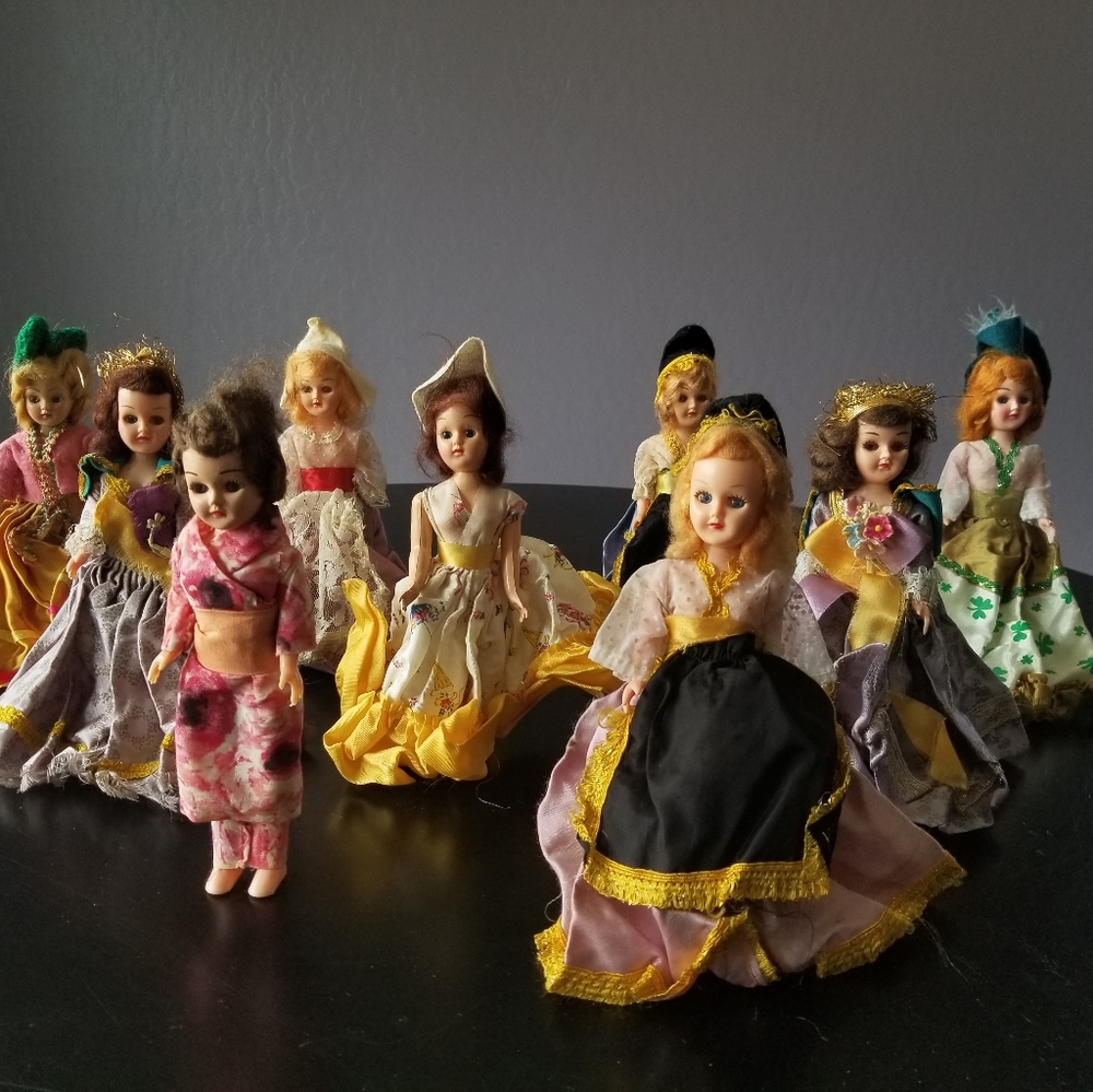 Dolls of this world Qty 9